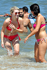 0792-bikini-hotties-are-playing-in-the-sea